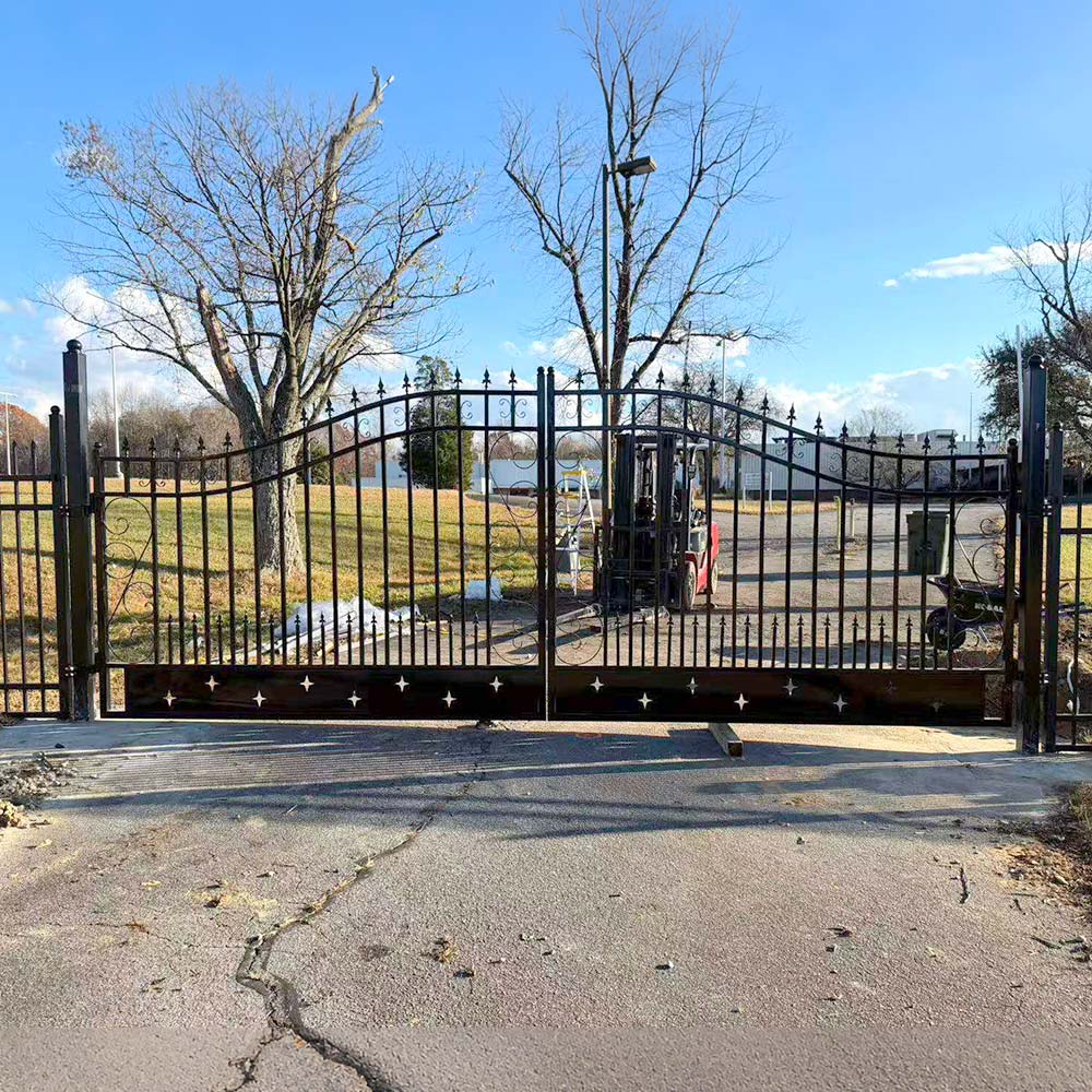 Greatbear 14 ft Star pattern driveway gate installed at a commercial property