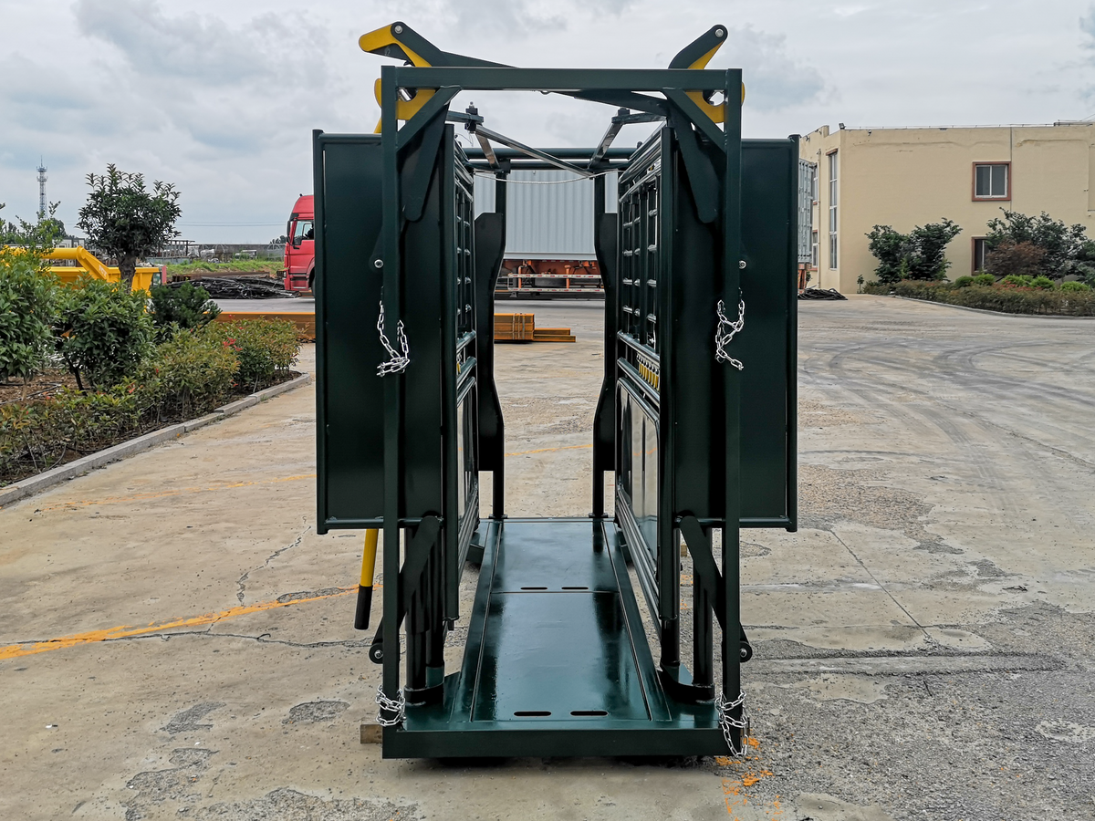 Cattle Squeeze Chute Manual Headgate