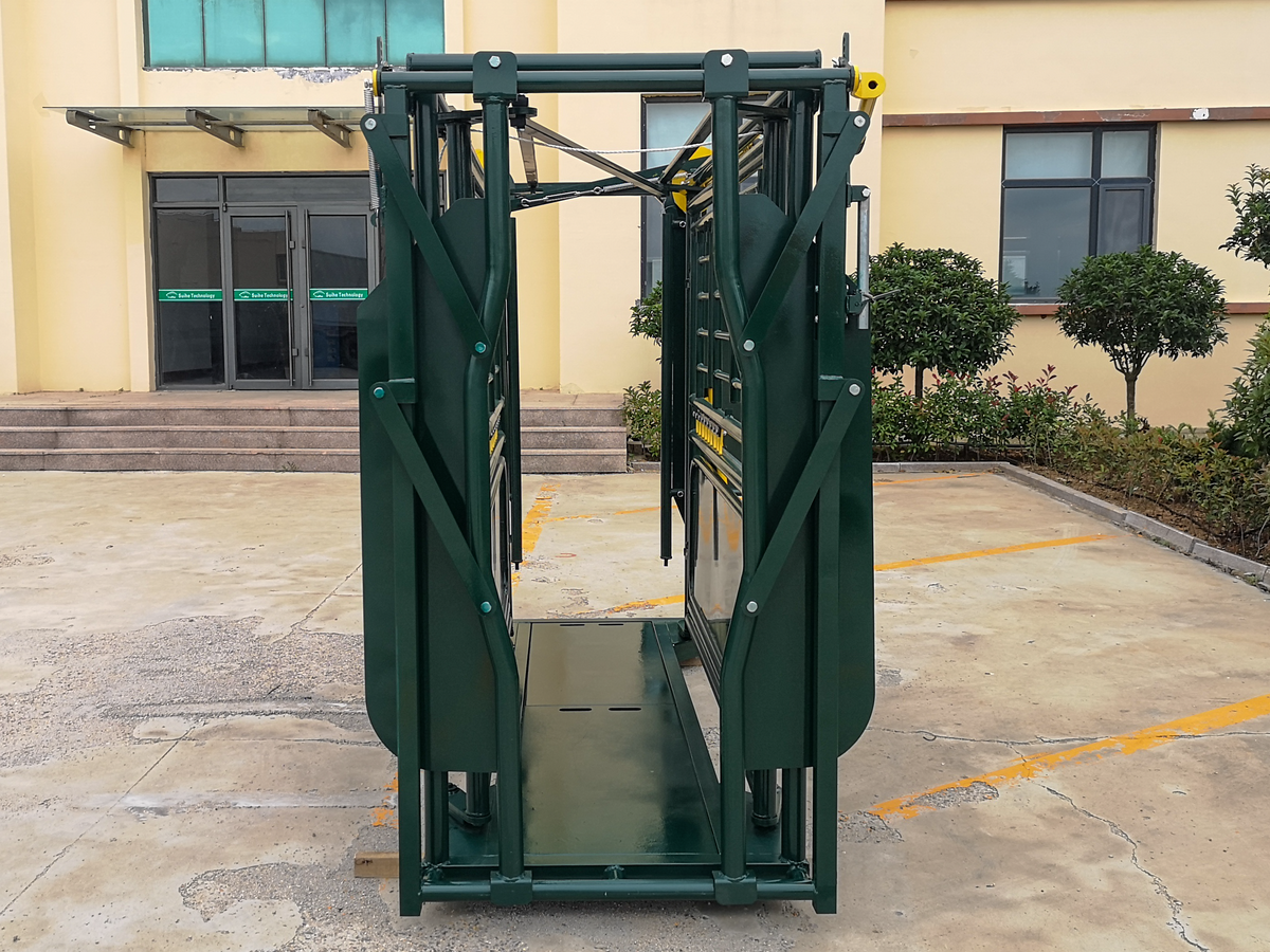 Cattle Squeeze Chute Manual Headgate